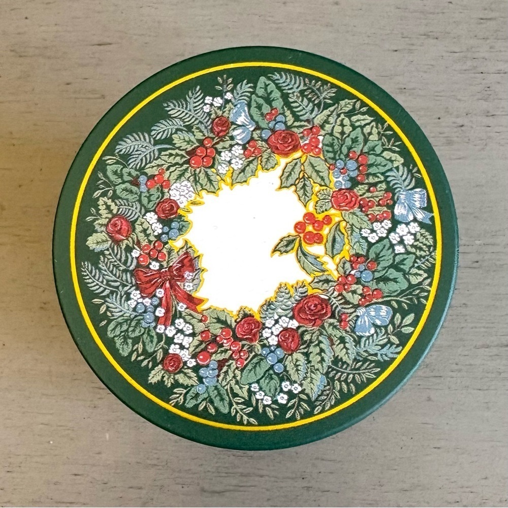 VTG Festive Christmas Holiday Round Cookie Tin Set of 3 - Multicolor Santa Holly - Picture 5 of 16